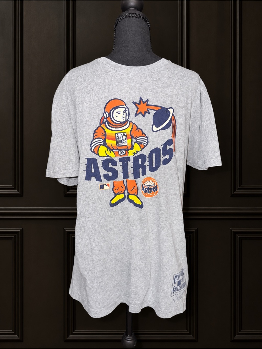Mitchell & Ness Houston Astros Astronaut Graphic T-Shirt Gray Men’s Large MLB